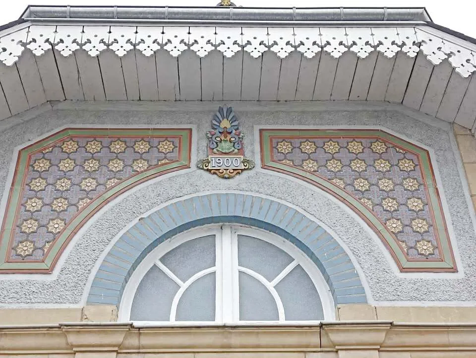Magnifique propriété avec deux maisons, dépendances et piscine chauffée près de Nevers 