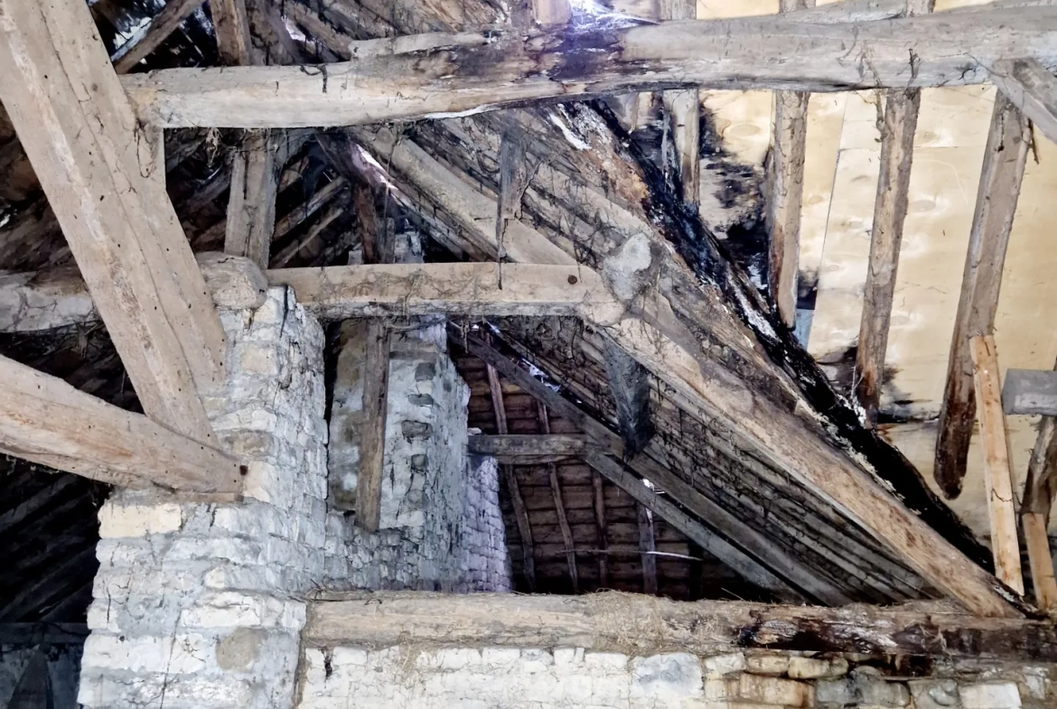 Ancienne ferme à rénover à Montigny les Cherlieu, proche Jussey 