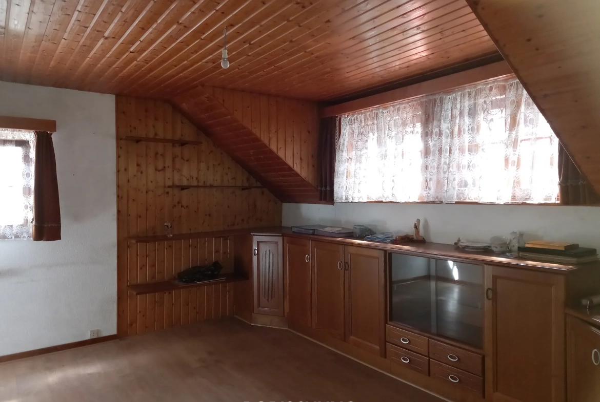 Maison de 166 m² à Manspach avec double logement et dépendance 