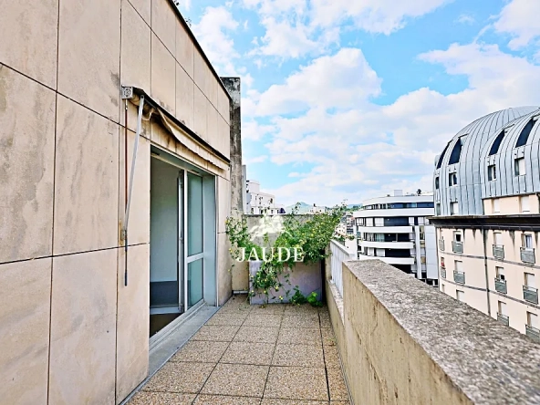 Appartement T3 rénové avec terrasse au centre de Clermont-Ferrand