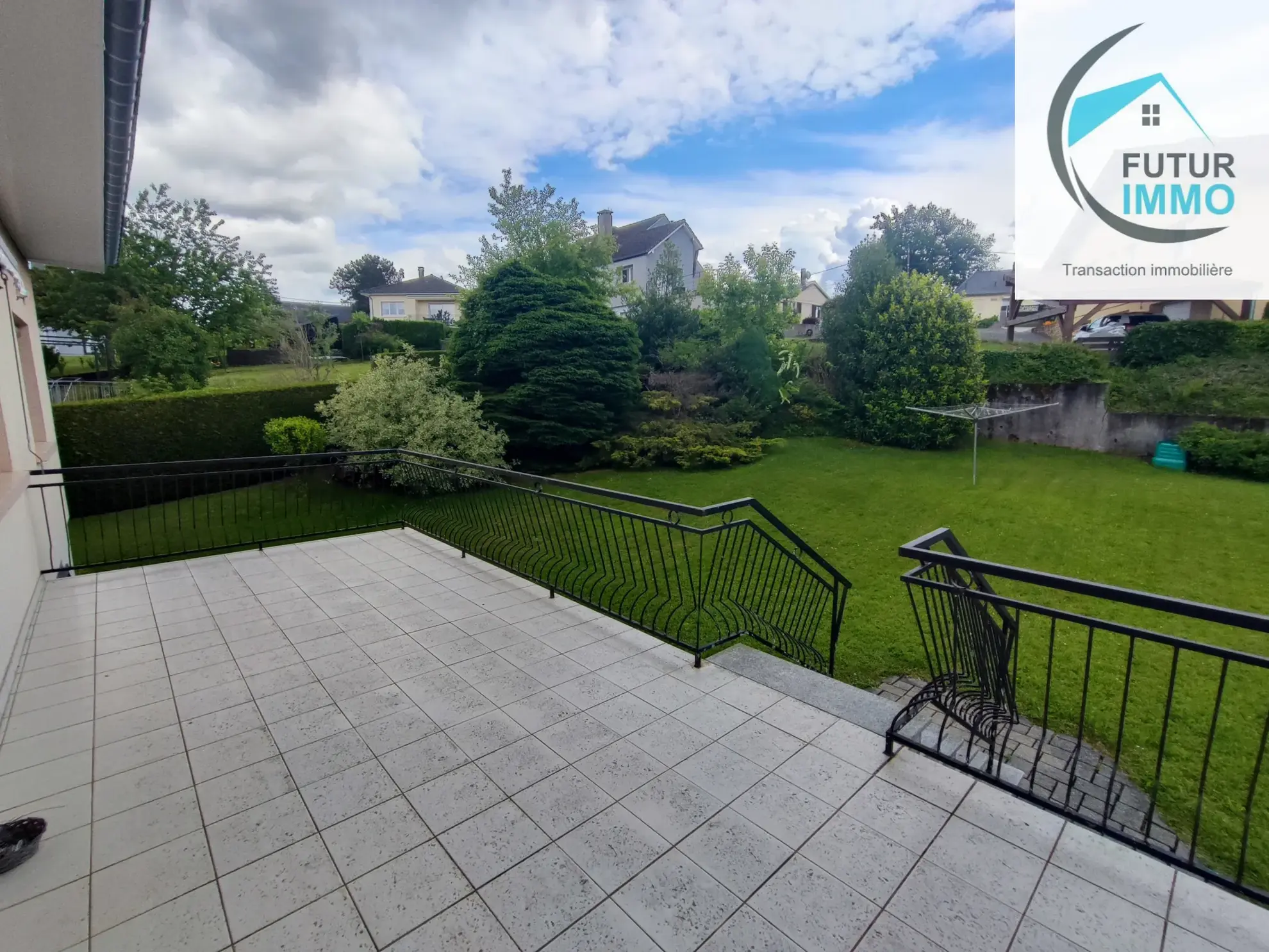 Maison familiale de 75 m² à Berche avec grande terrasse et garage 