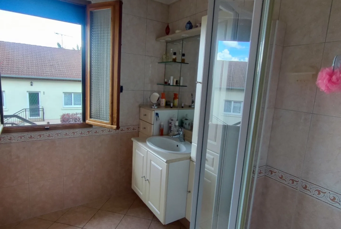 Maison familiale de 75 m² à Berche avec grande terrasse et garage 