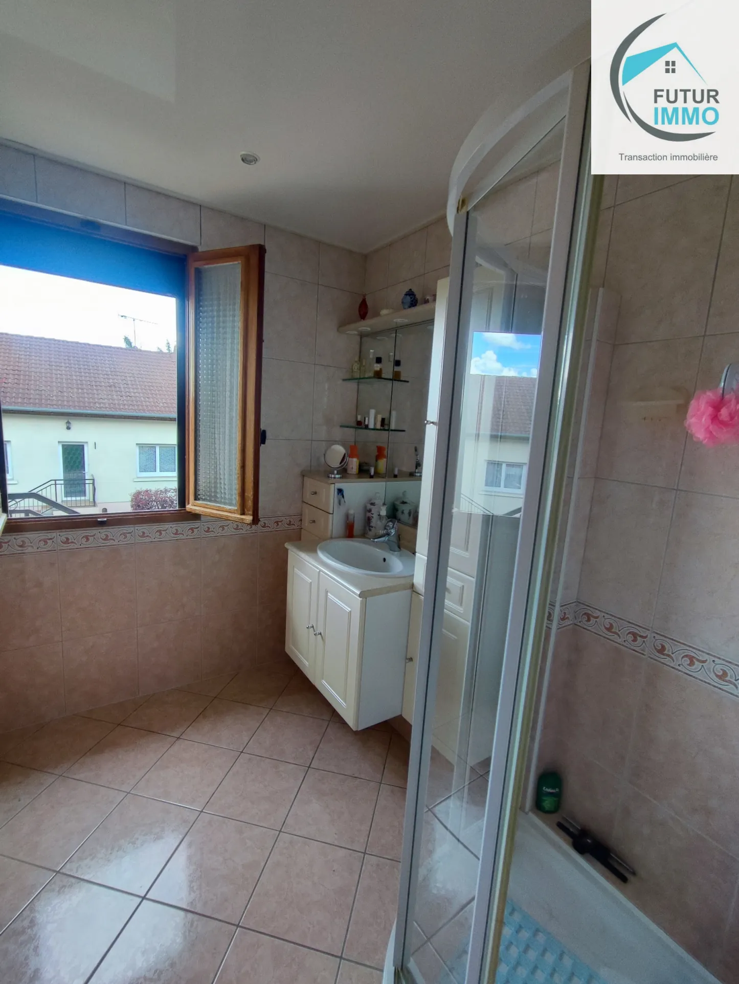 Maison familiale de 75 m² à Berche avec grande terrasse et garage 