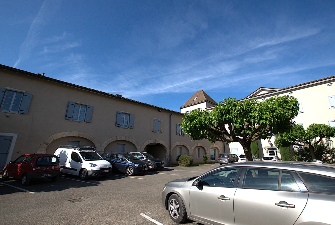 Investissez dans un duplex T2 de 62,72 m² à Jassans Riottier, résidence avec stationnement privé 