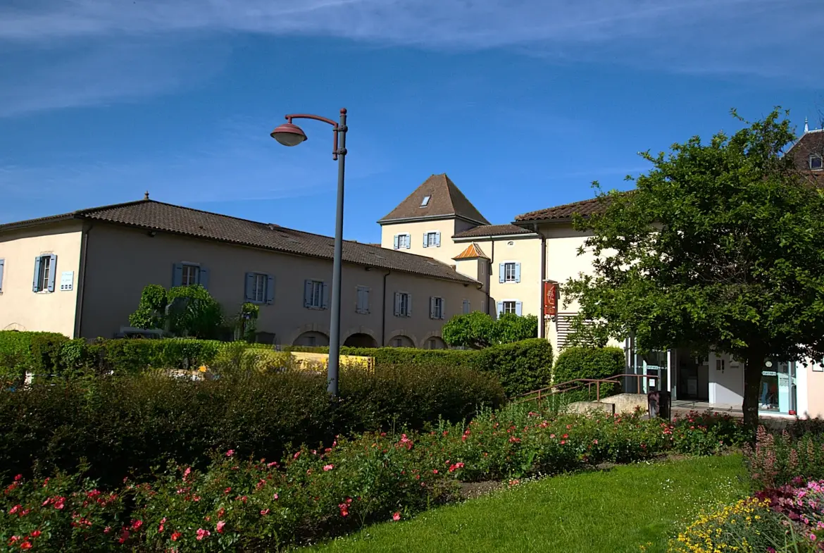 Investissez dans un duplex T2 de 62,72 m² à Jassans Riottier, résidence avec stationnement privé 