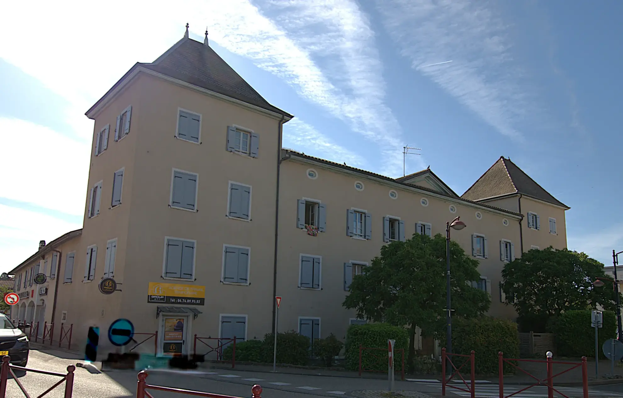 Investissez dans un duplex T2 de 62,72 m² à Jassans Riottier, résidence avec stationnement privé 