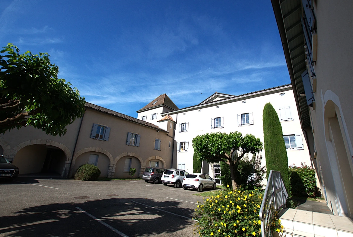 Investissez dans un duplex T2 de 62,72 m² à Jassans Riottier, résidence avec stationnement privé 