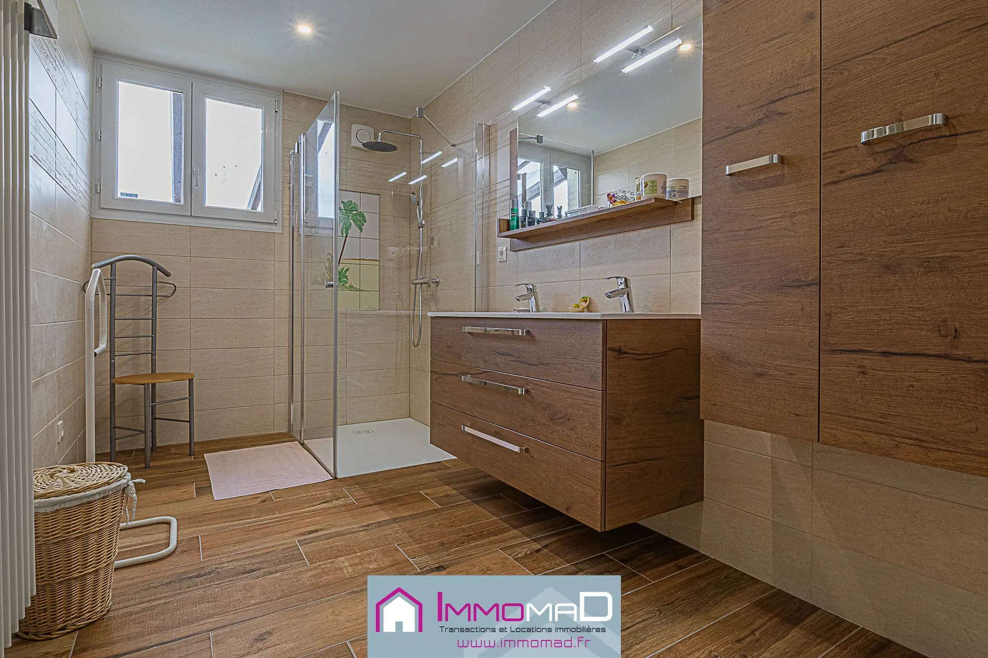 Maison spacieuse de 251 m² avec piscine, tennis et jardin à Thillot 