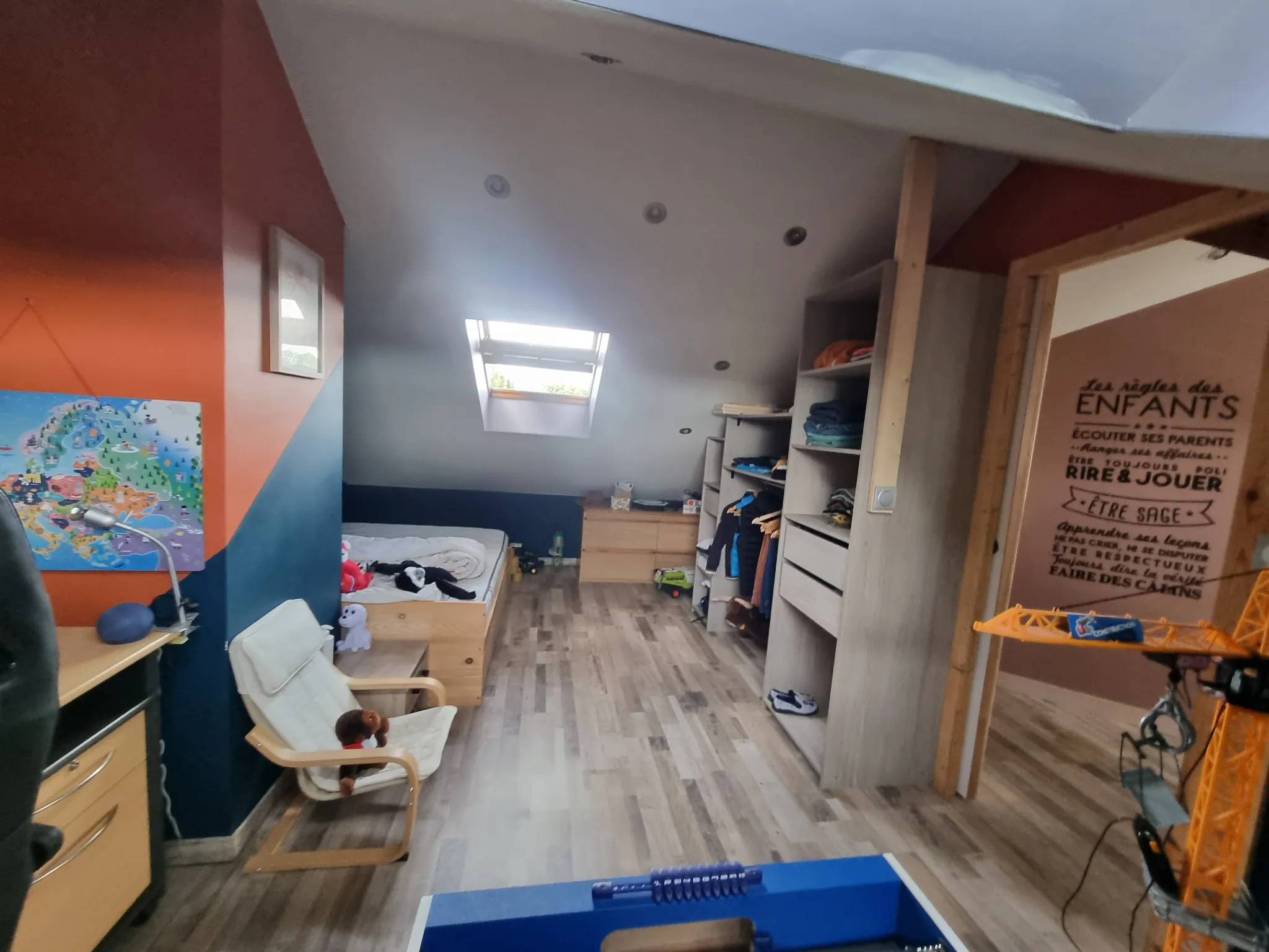 Maison de 90 m² avec grand terrain et double garage près de Le Mêle-Sur-Sarthe 