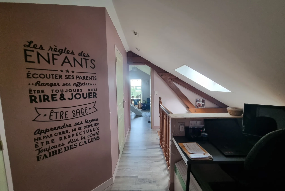 Maison de 90 m² avec grand terrain et double garage près de Le Mêle-Sur-Sarthe 