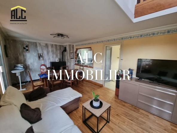 Maison de 90 m² avec grand terrain et double garage près de Le Mêle-Sur-Sarthe