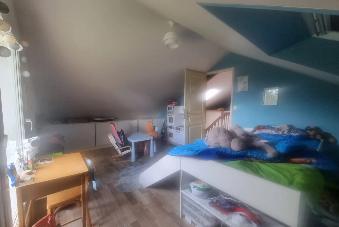 Maison de 90 m² avec grand terrain et double garage près de Le Mêle-Sur-Sarthe 
