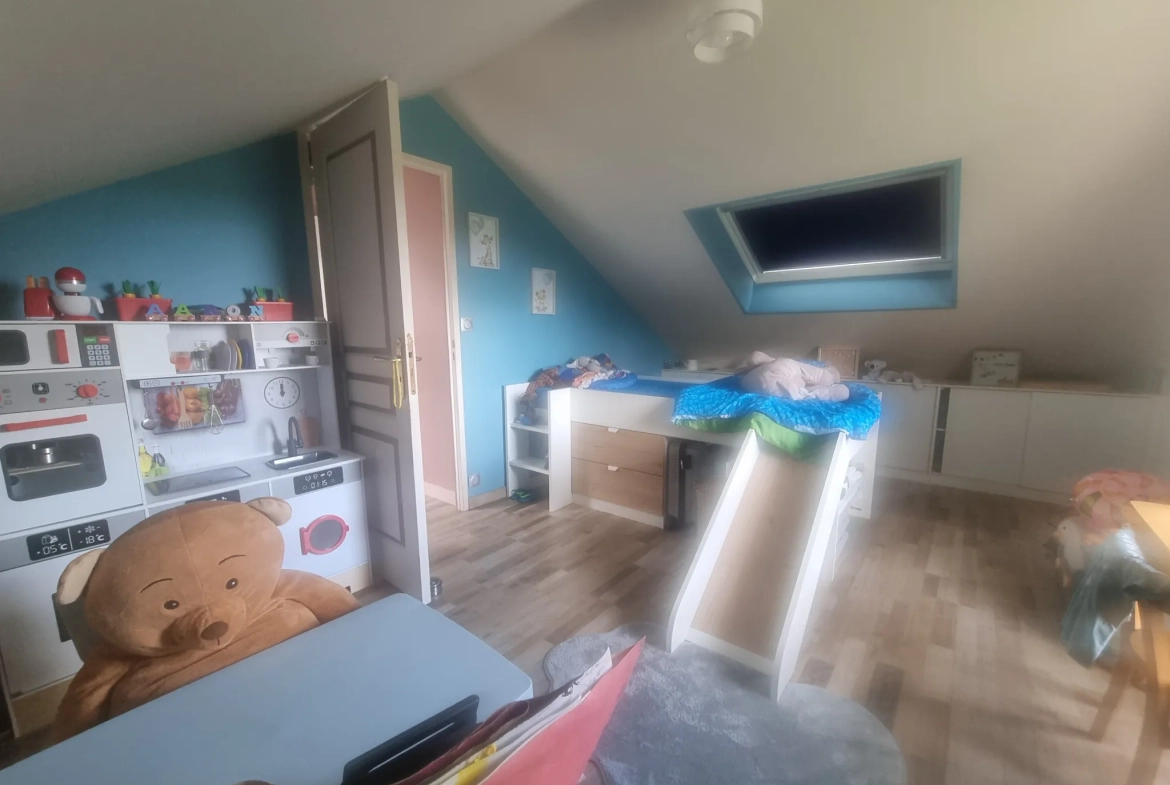 Maison de 90 m² avec grand terrain et double garage près de Le Mêle-Sur-Sarthe 