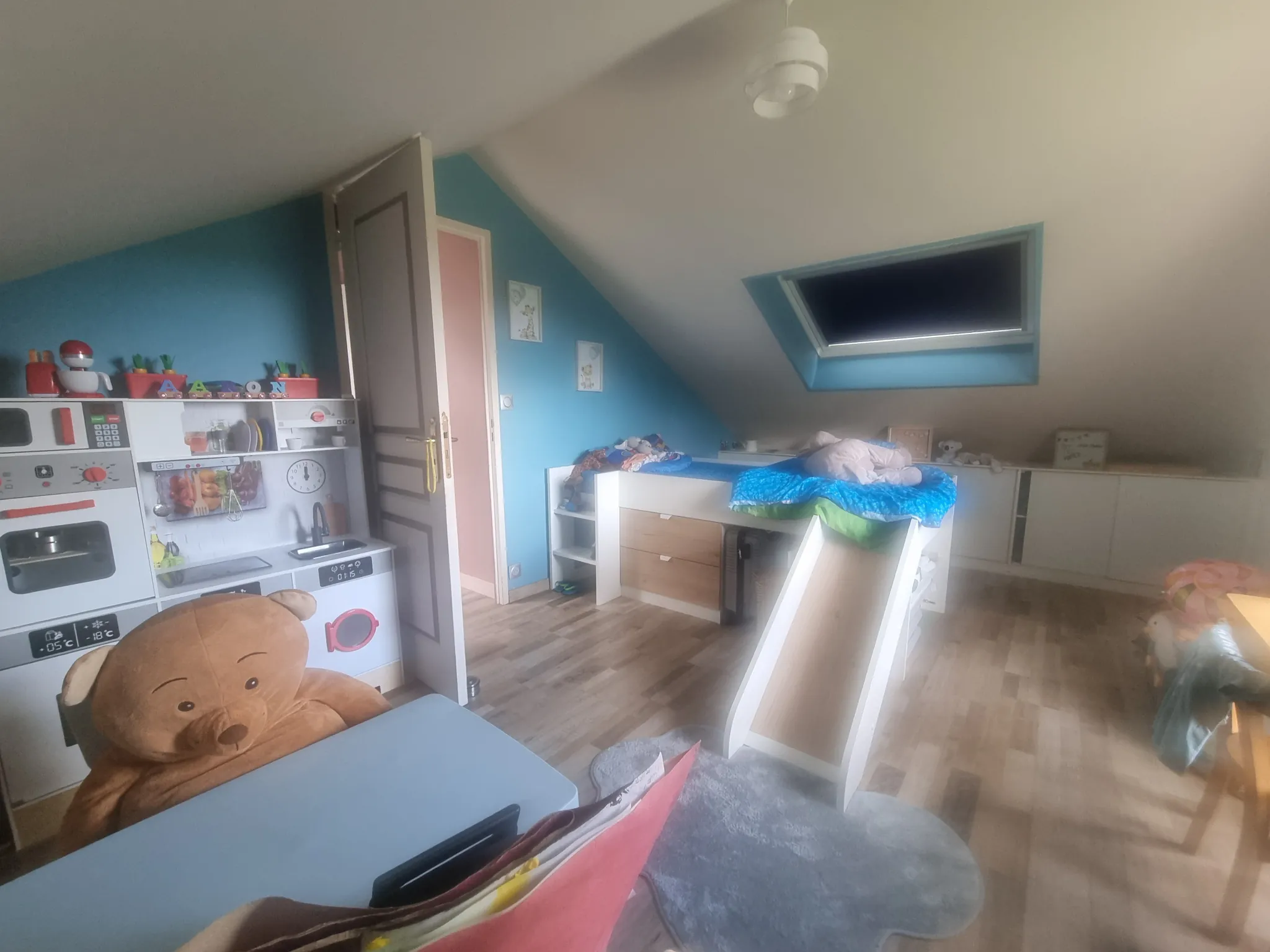 Maison de 90 m² avec grand terrain et double garage près de Le Mêle-Sur-Sarthe 