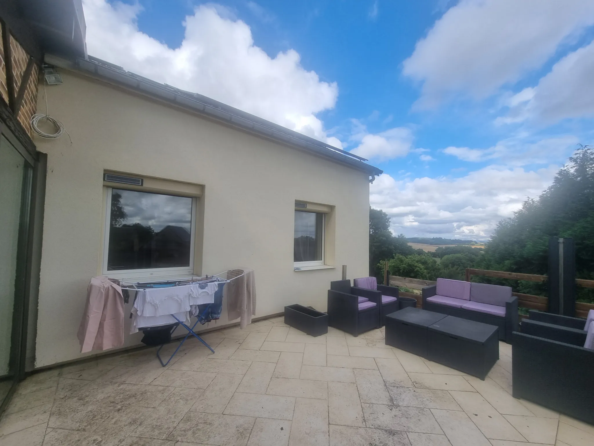 Maison de 90 m² avec grand terrain et double garage près de Le Mêle-Sur-Sarthe 