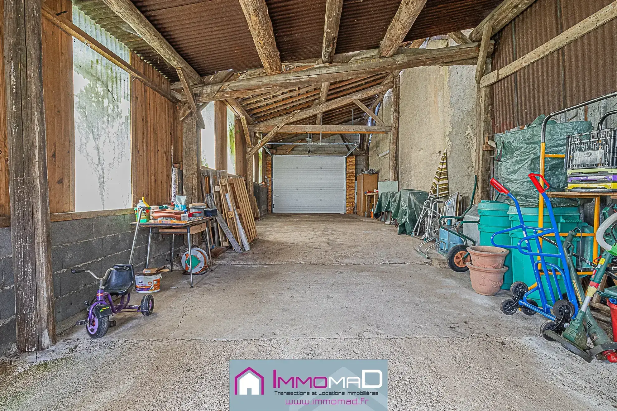 Maison spacieuse de 251 m² avec piscine, tennis et jardin à Thillot 