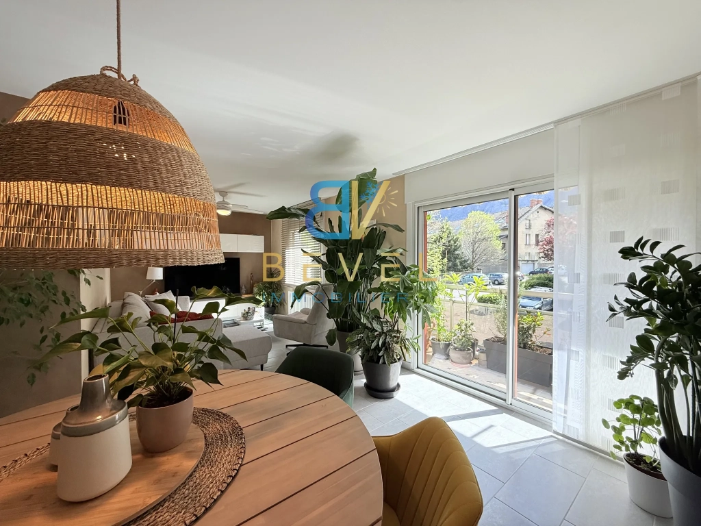 Appartement T4 lumineux avec terrasse, cave et garage à Saint-Jean-de-Maurienne