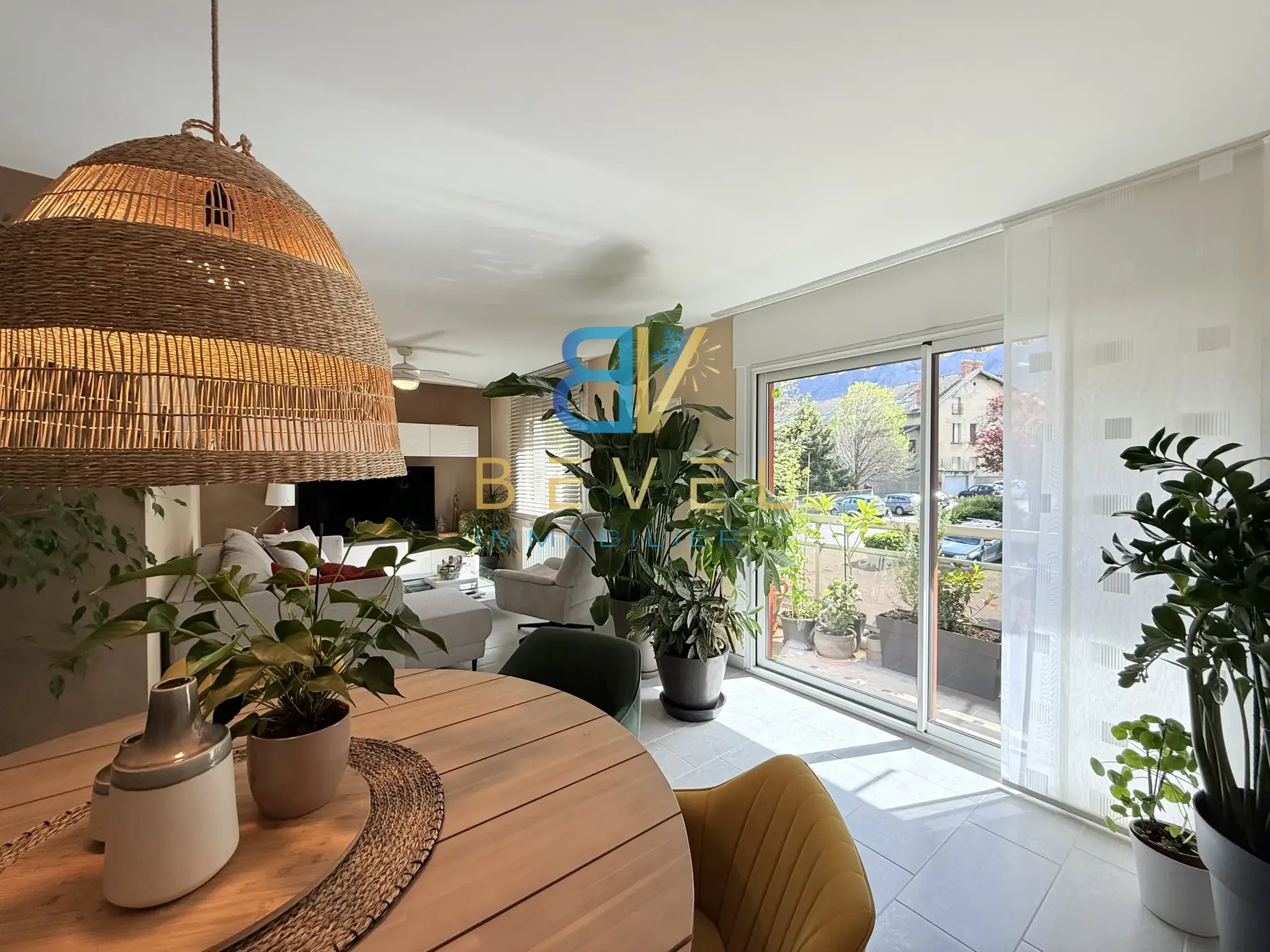 Appartement T4 lumineux avec terrasse, cave et garage à Saint-Jean-de-Maurienne 