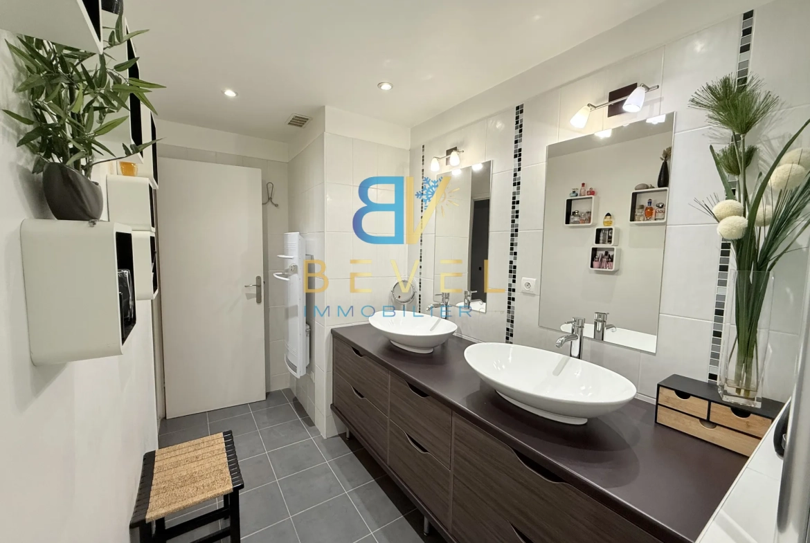 Appartement T4 lumineux avec terrasse, cave et garage à Saint-Jean-de-Maurienne 
