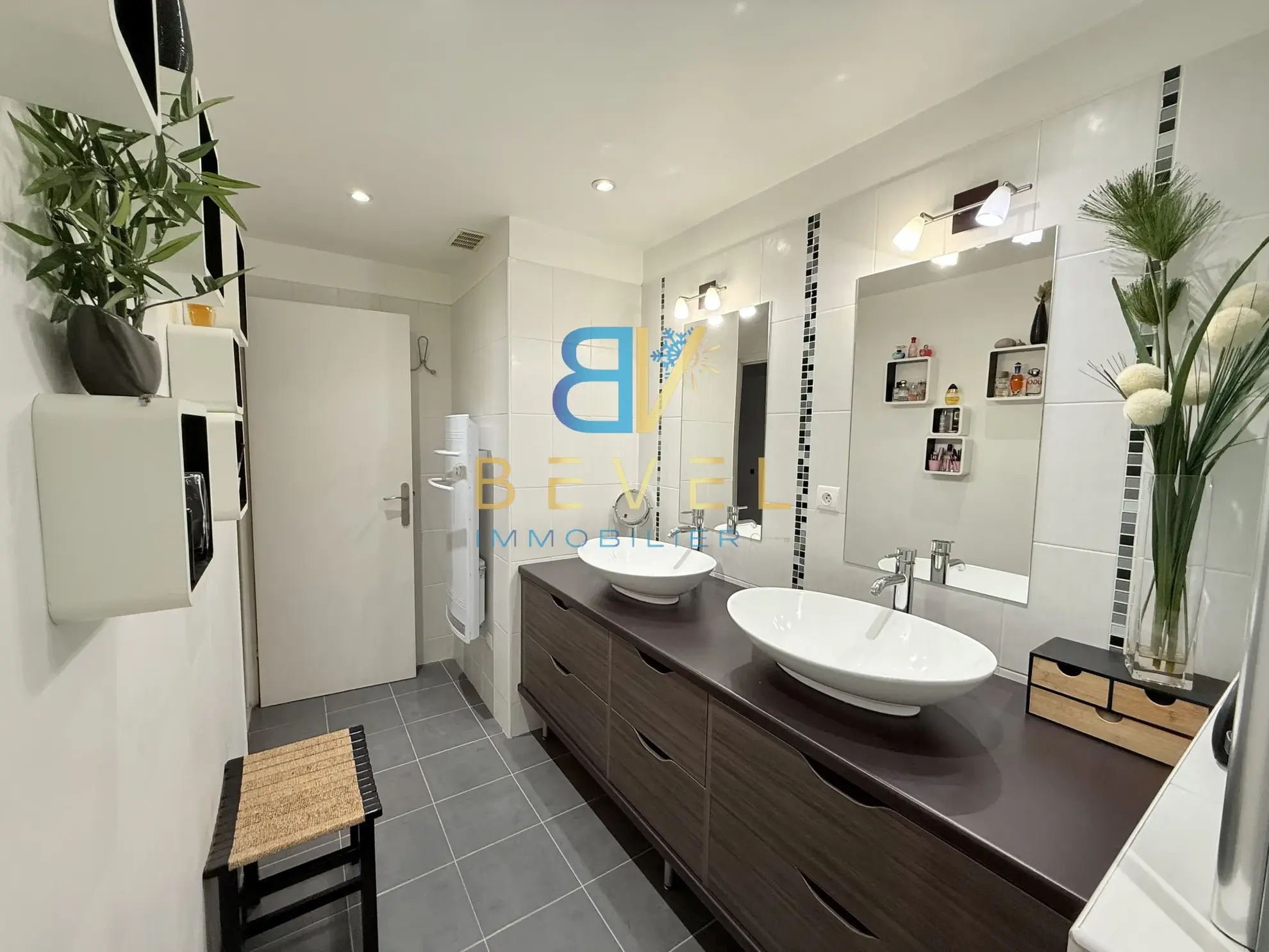 Appartement T4 lumineux avec terrasse, cave et garage à Saint-Jean-de-Maurienne 