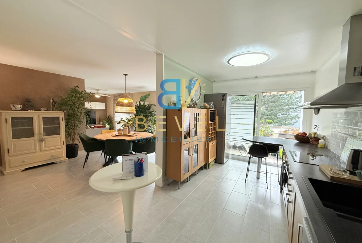 Appartement T4 lumineux avec terrasse, cave et garage à Saint-Jean-de-Maurienne 