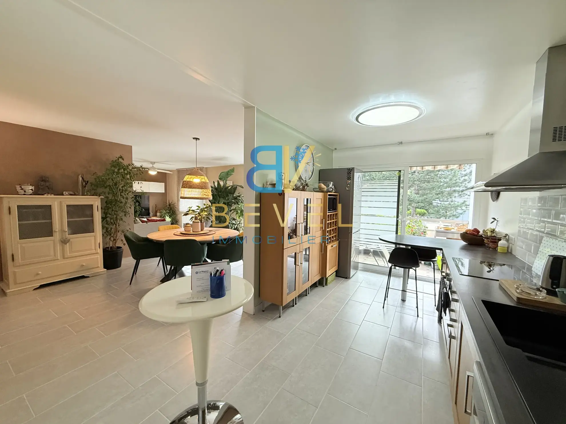 Appartement T4 lumineux avec terrasse, cave et garage à Saint-Jean-de-Maurienne 