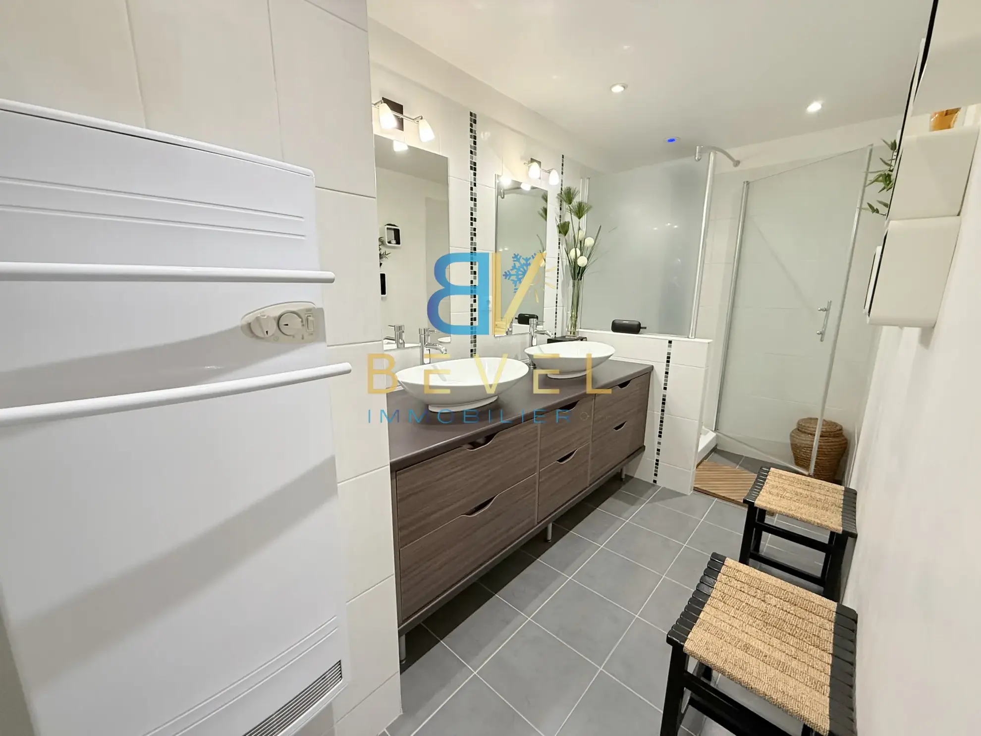 Appartement T4 lumineux avec terrasse, cave et garage à Saint-Jean-de-Maurienne 