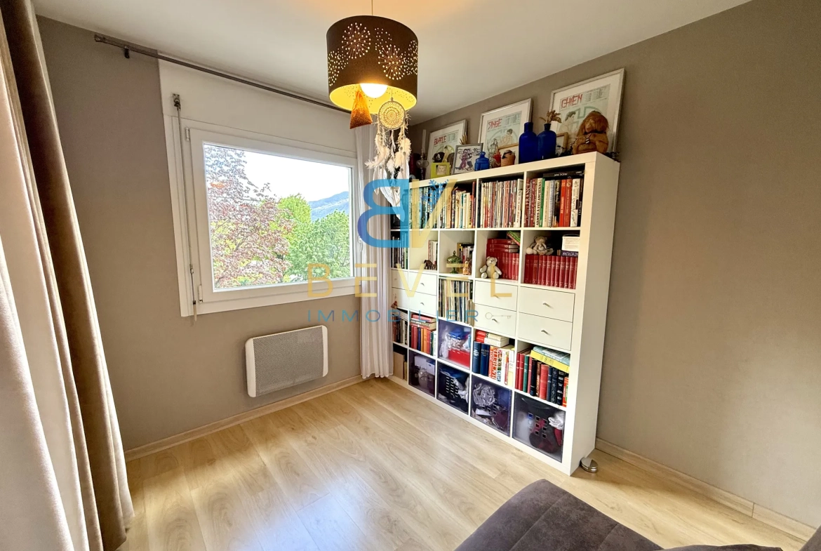 Appartement T4 lumineux avec terrasse, cave et garage à Saint-Jean-de-Maurienne 