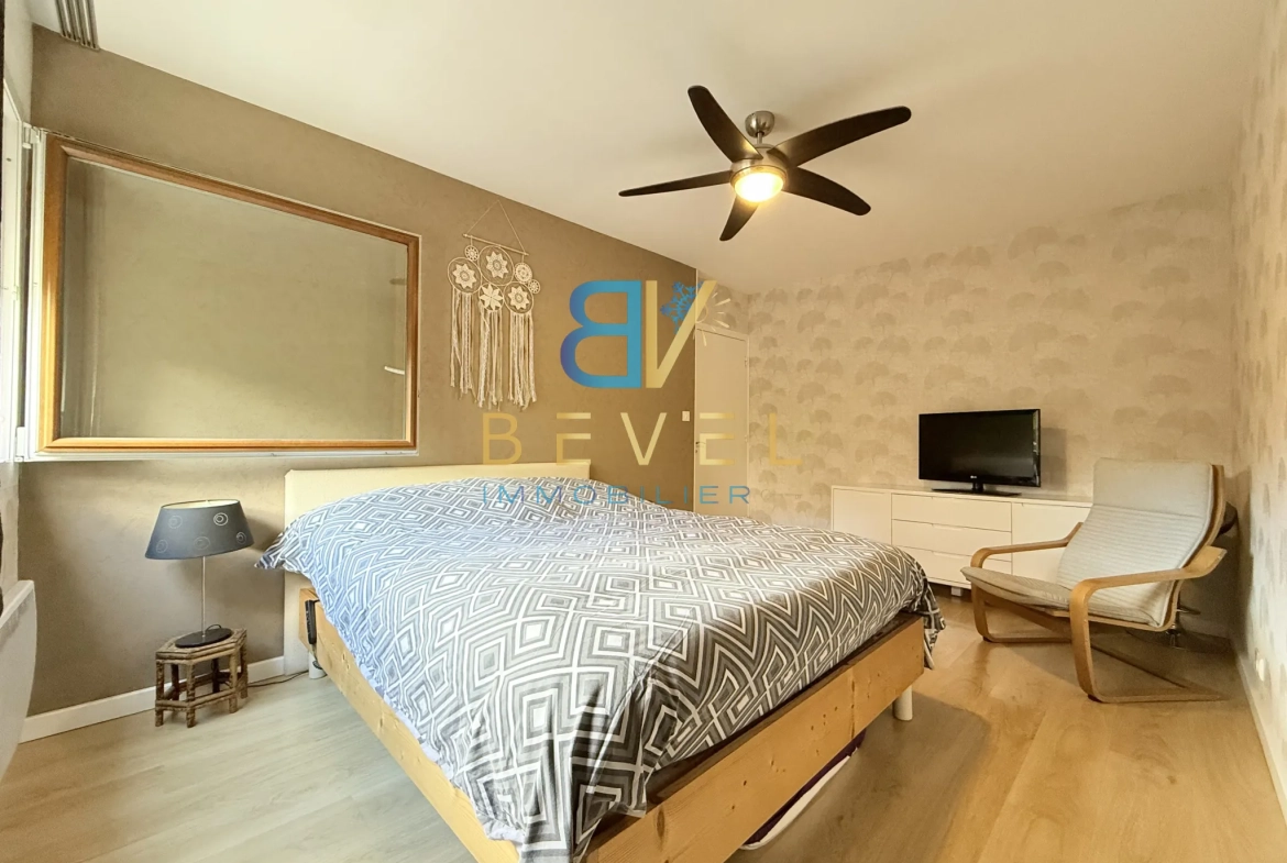 Appartement T4 lumineux avec terrasse, cave et garage à Saint-Jean-de-Maurienne 
