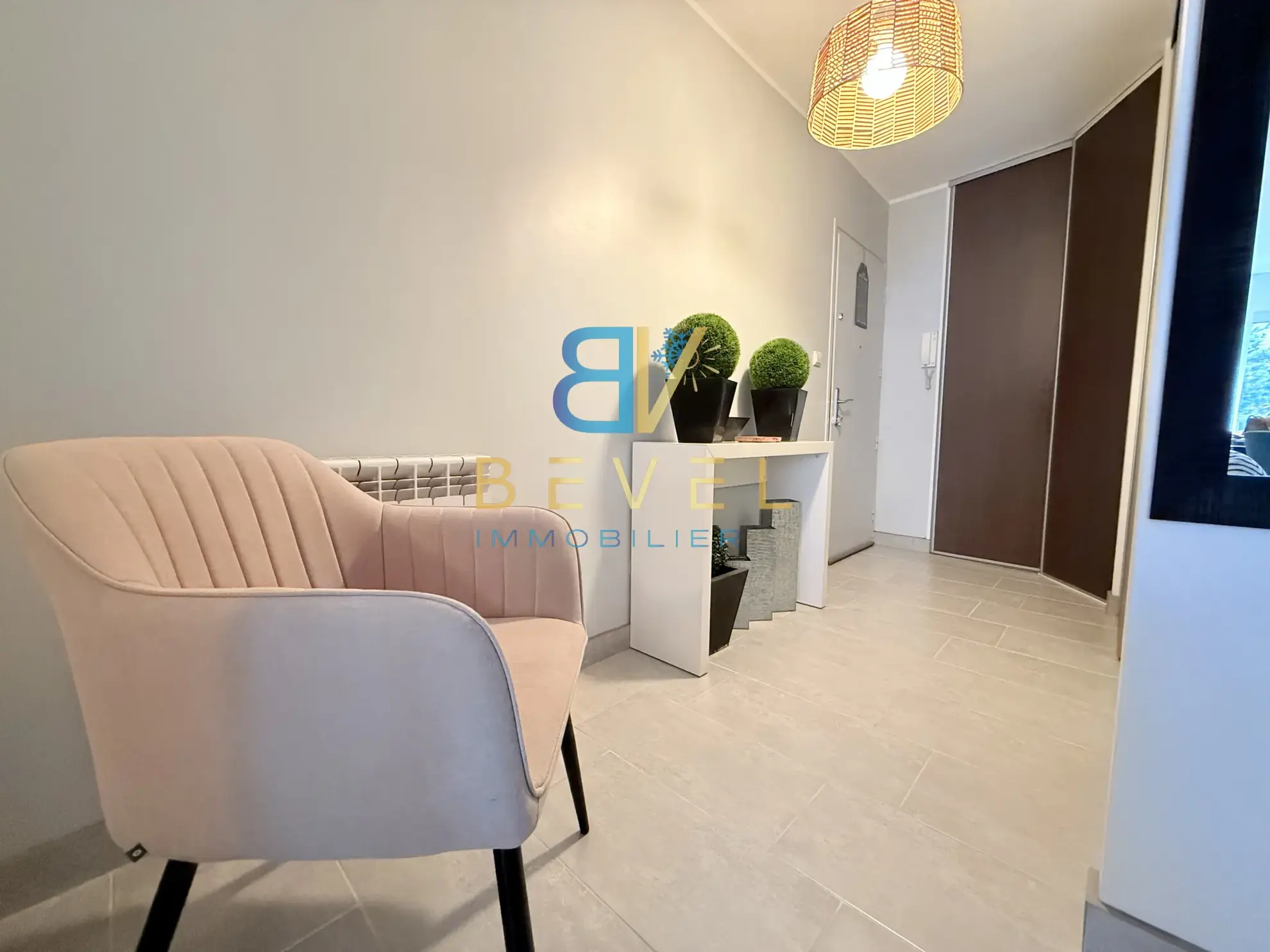 Appartement T4 lumineux avec terrasse, cave et garage à Saint-Jean-de-Maurienne 