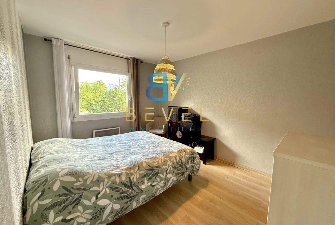 Appartement T4 lumineux avec terrasse, cave et garage à Saint-Jean-de-Maurienne 