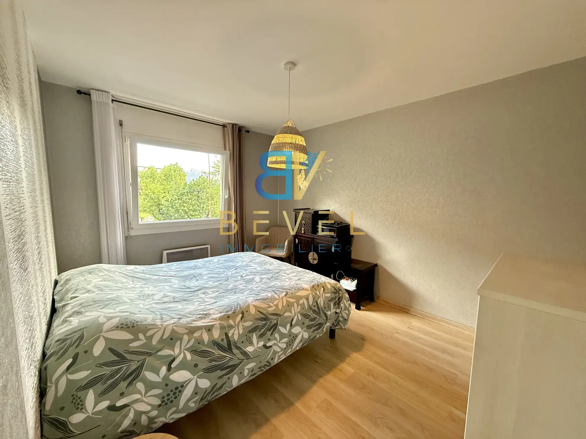 Appartement T4 lumineux avec terrasse, cave et garage à Saint-Jean-de-Maurienne 
