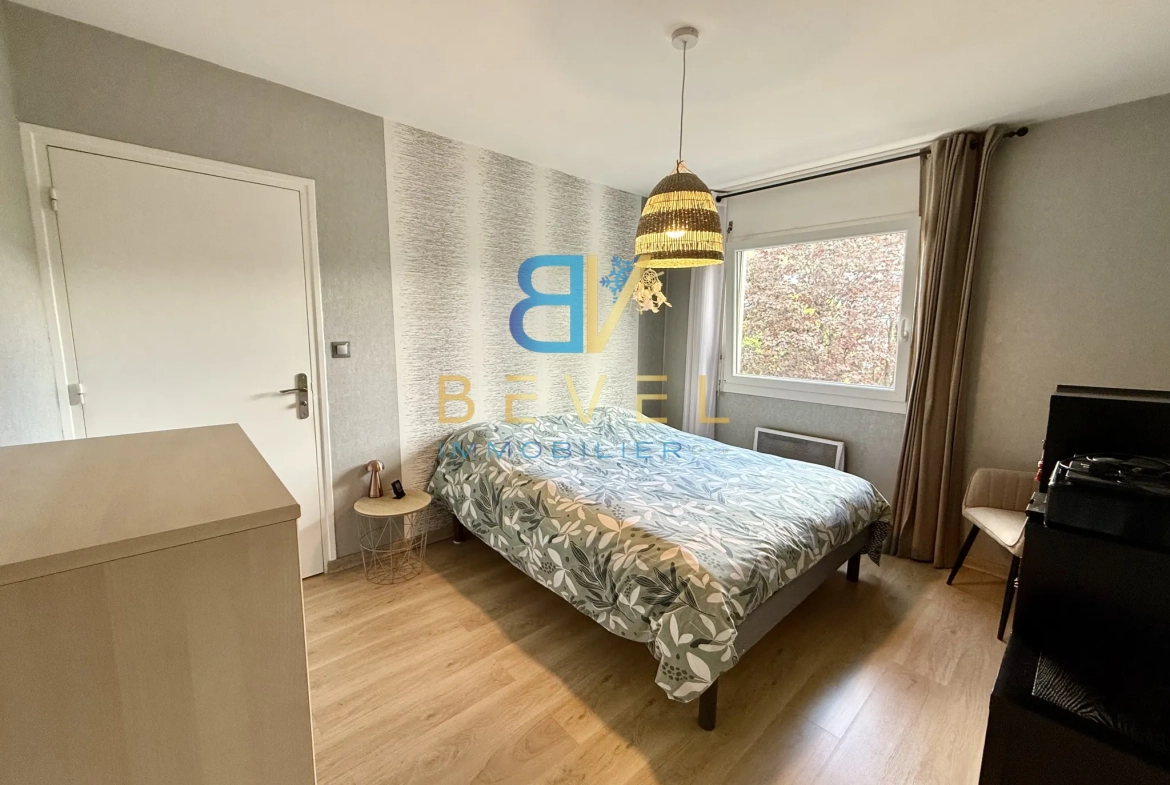 Appartement T4 lumineux avec terrasse, cave et garage à Saint-Jean-de-Maurienne 