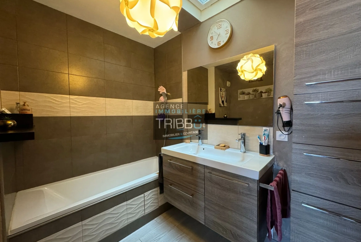 Villa moderne RT2012 avec 4 chambres, piscine et garage à Pollestres 