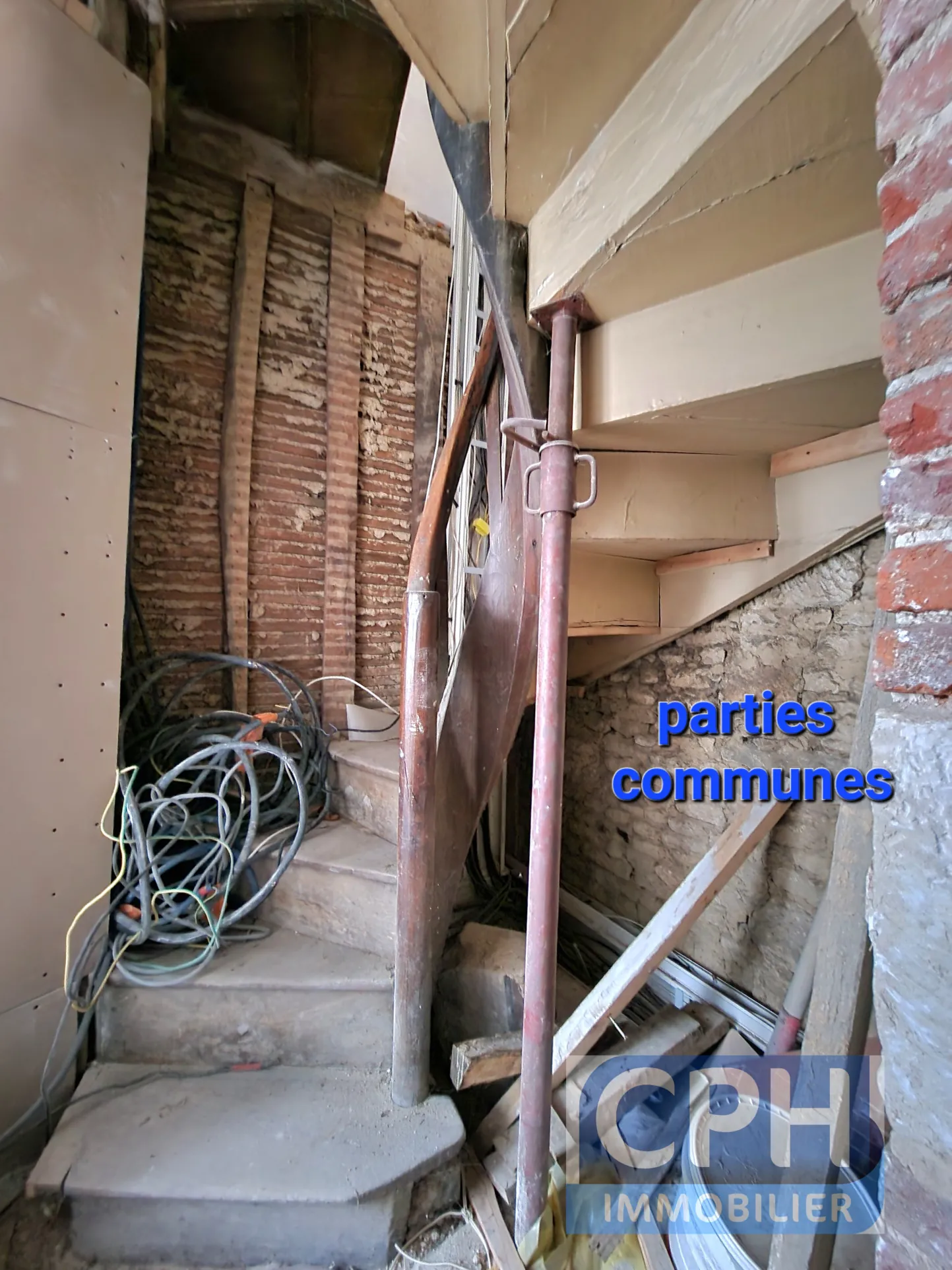 Immeuble à Trun 167 m² avec potentiel locatif et travaux à prévoir 