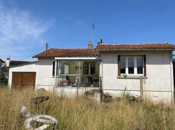 Villa F4 à Échiré en Vente aux Enchères à Partir de 20 000 €