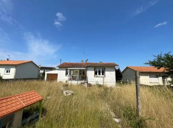Villa F4 à Échiré en Vente aux Enchères à Partir de 20 000 € 