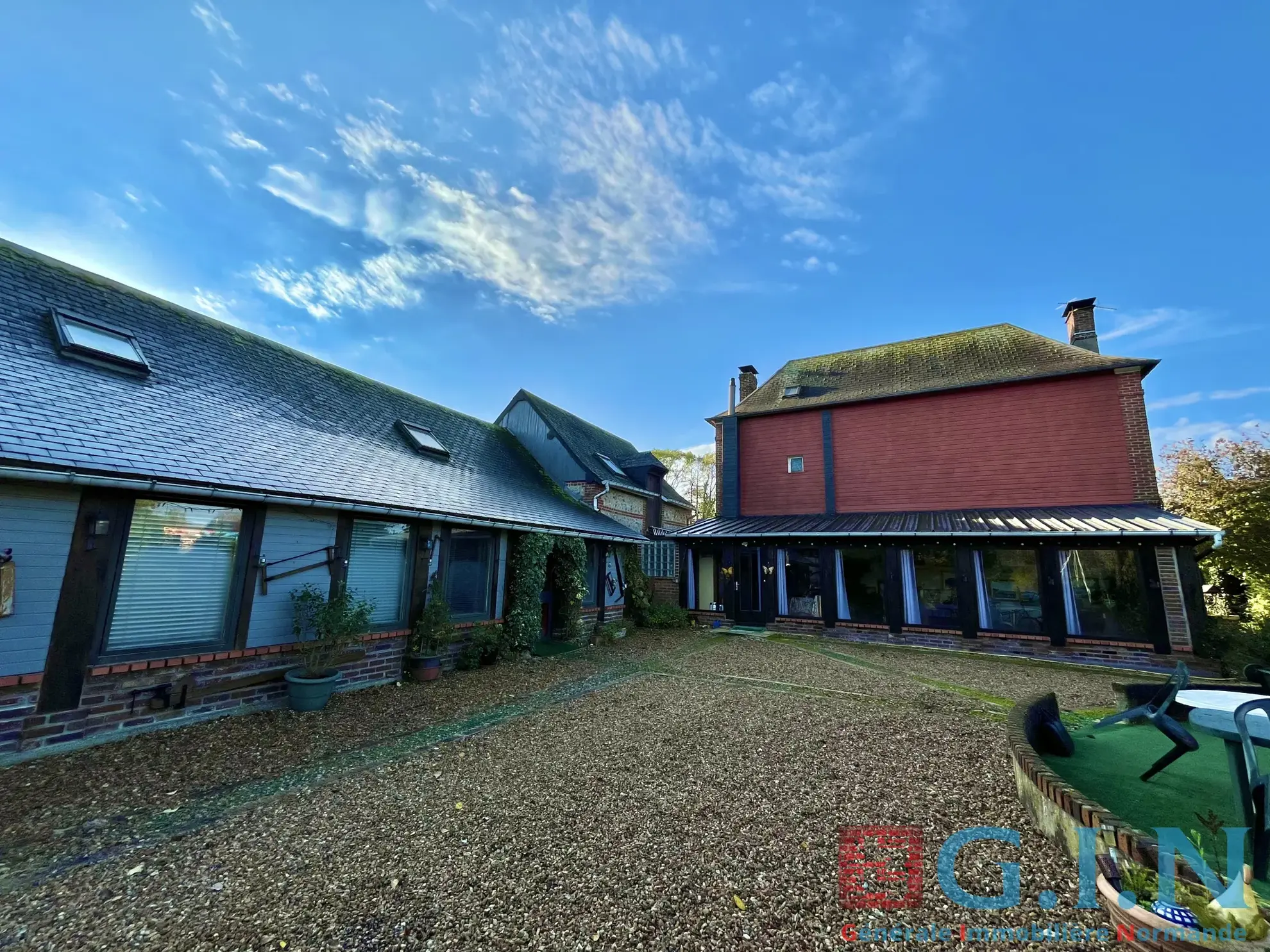 Maison de maître à Boos avec dépendance et jardin arboré 