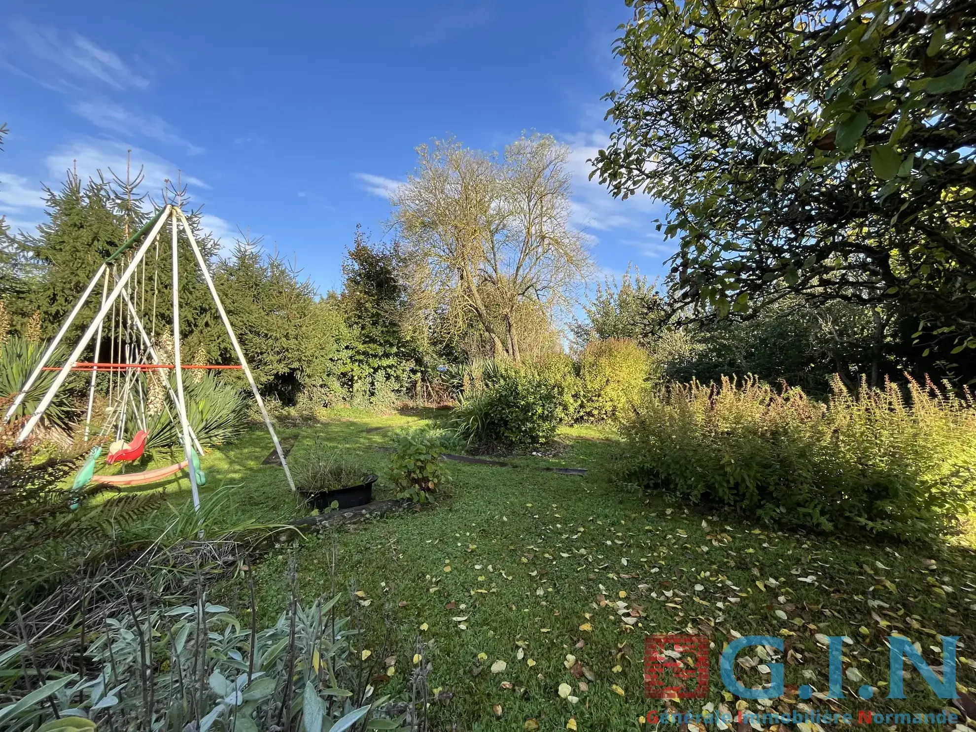 Maison de maître à Boos avec dépendance et jardin arboré 