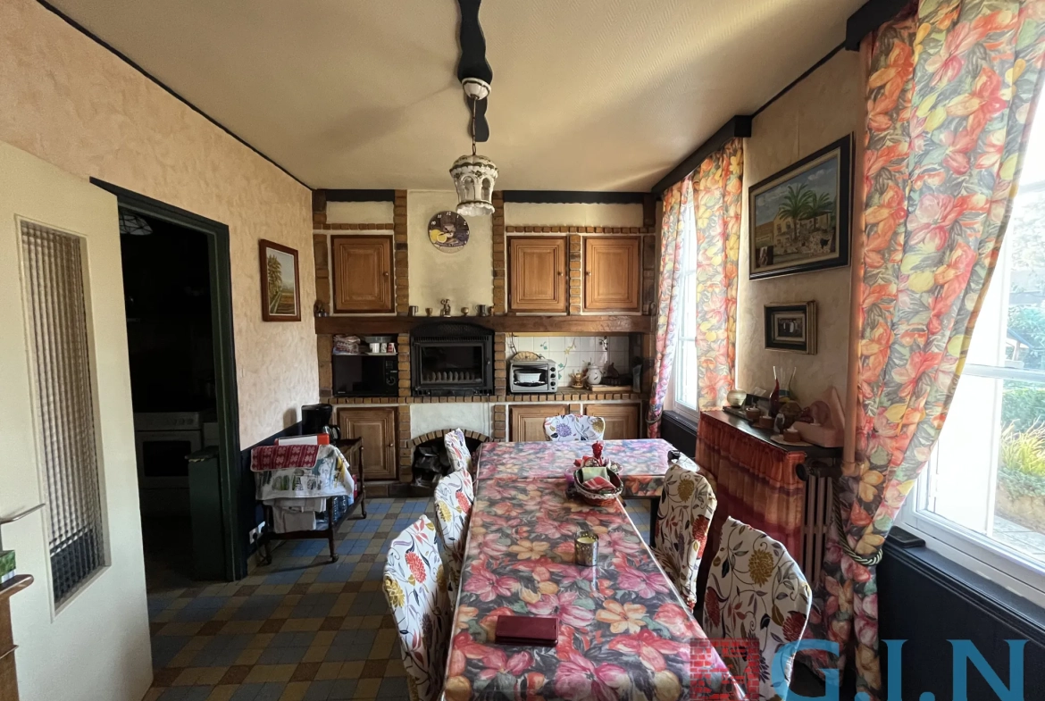 Maison de maître à Boos avec dépendance et jardin arboré 