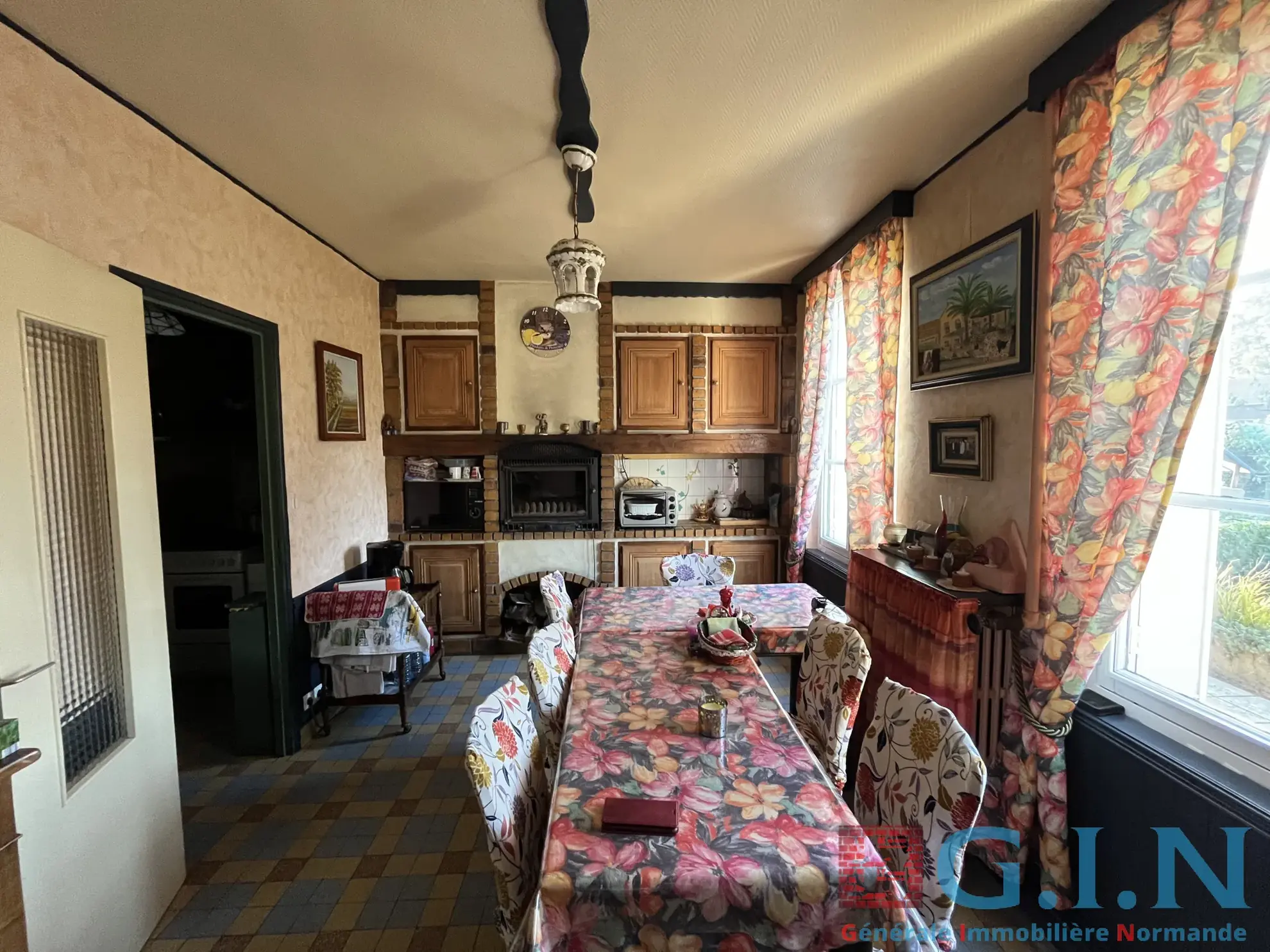 Maison de maître à Boos avec dépendance et jardin arboré 