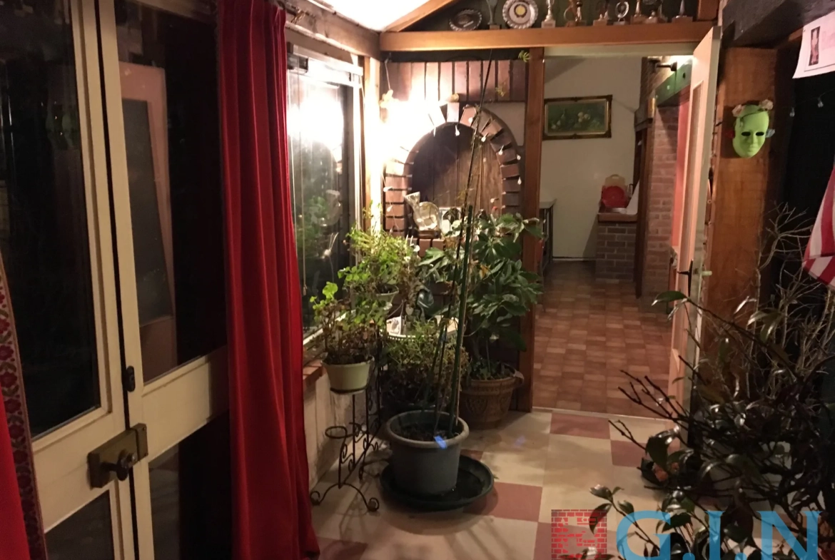 Maison de maître à Boos avec dépendance et jardin arboré 
