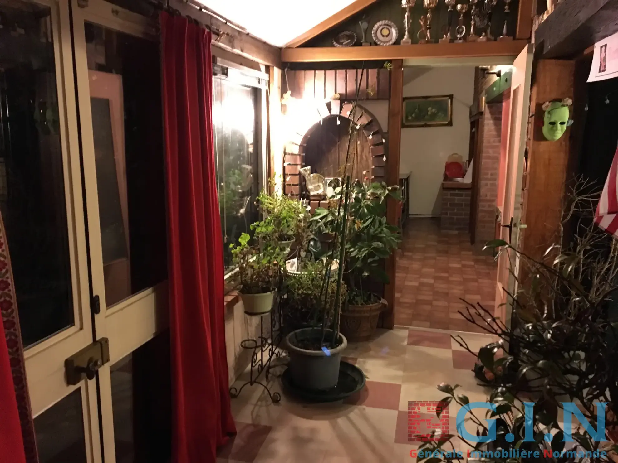 Maison de maître à Boos avec dépendance et jardin arboré 