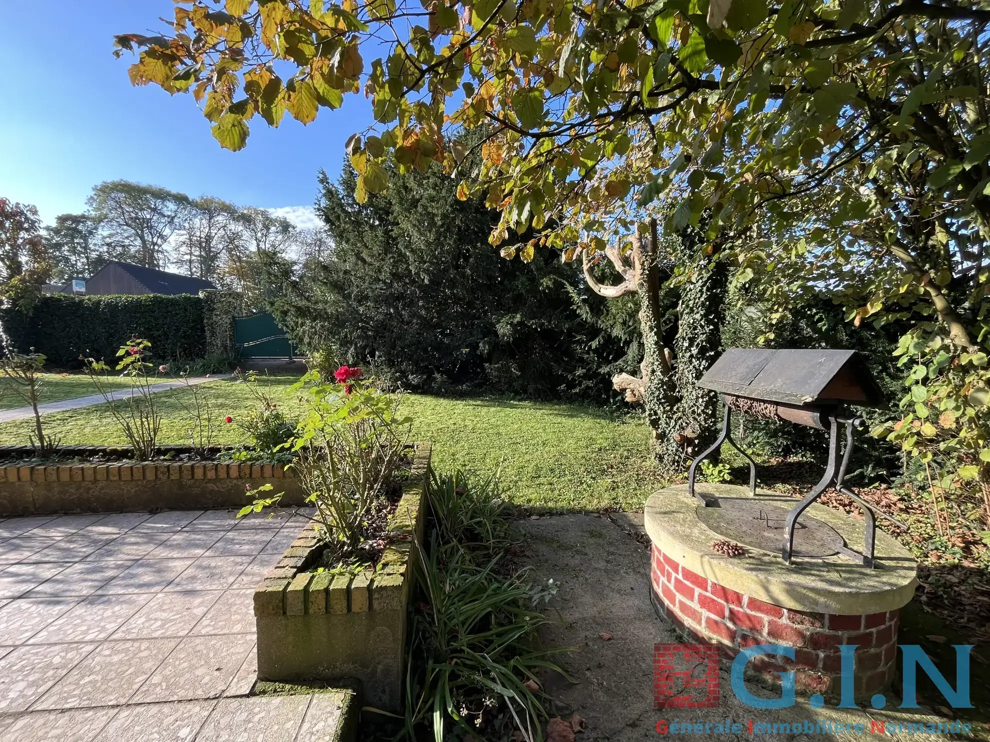 Maison de maître à Boos avec dépendance et jardin arboré 