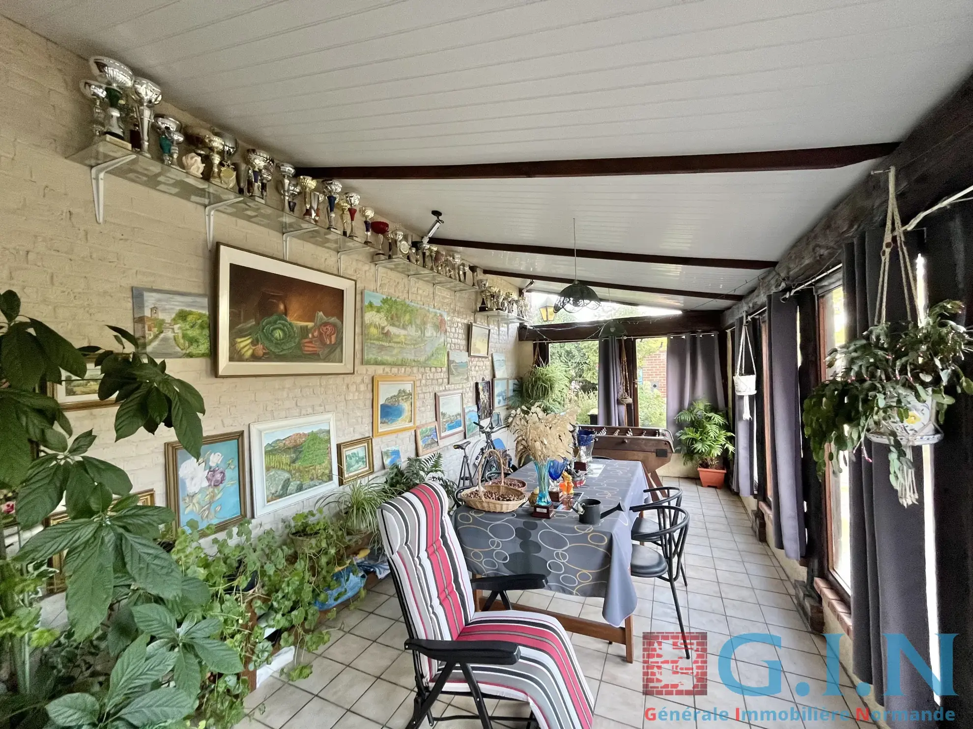 Maison de maître à Boos avec dépendance et jardin arboré 