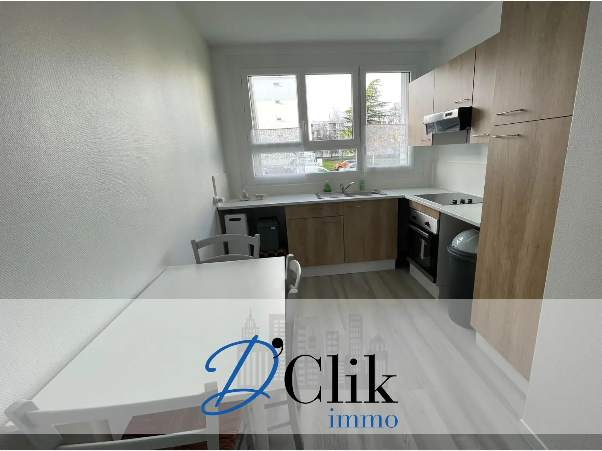 Appartement T1 bis rénové à Laval proche piscine avec balcon 