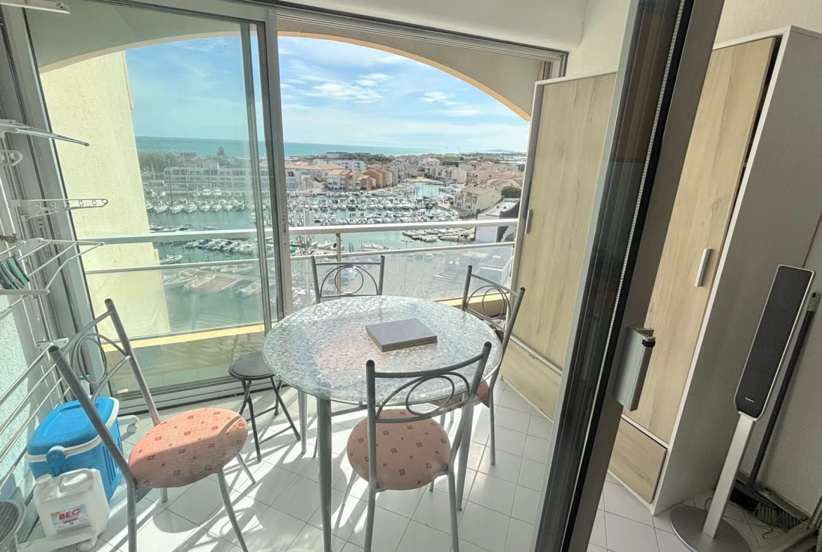 Studio cabine avec vue panoramique sur le port, la mer et les étangs à Carnon-Plage 