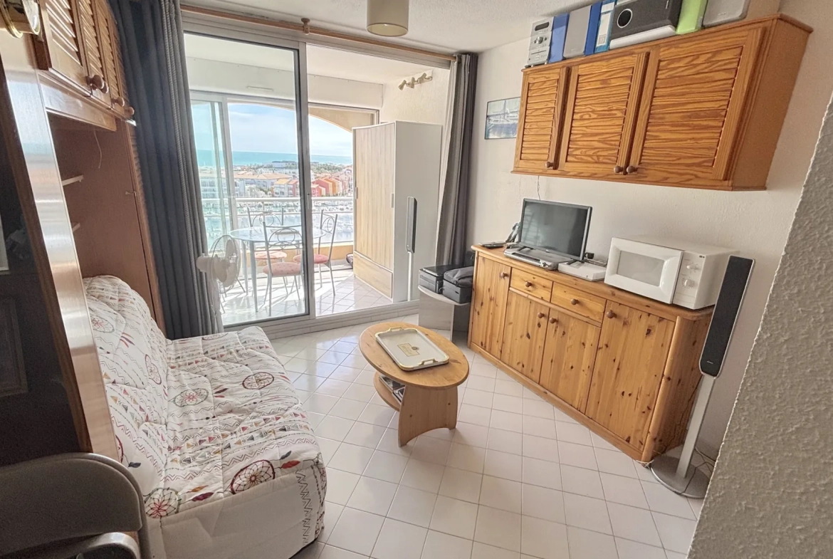 Studio cabine avec vue panoramique sur le port, la mer et les étangs à Carnon-Plage 