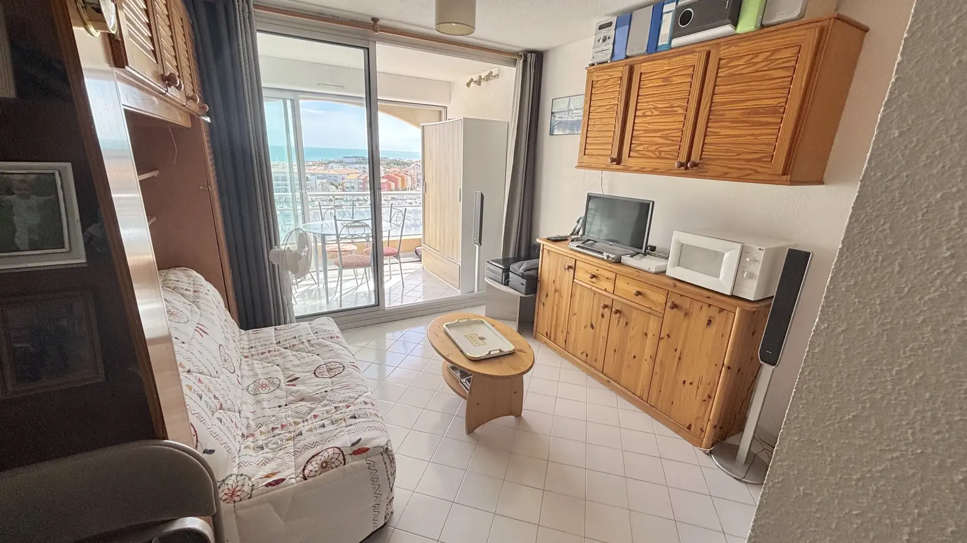 Studio cabine avec vue panoramique sur le port, la mer et les étangs à Carnon-Plage 
