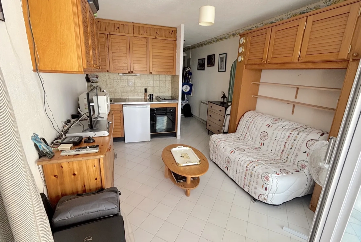 Studio cabine avec vue panoramique sur le port, la mer et les étangs à Carnon-Plage 